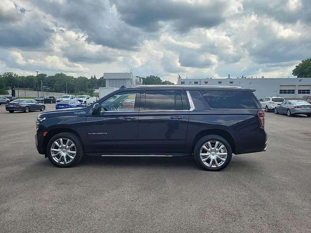 Used 2023 Chevrolet Suburban High Country AWD/4WD image 18
