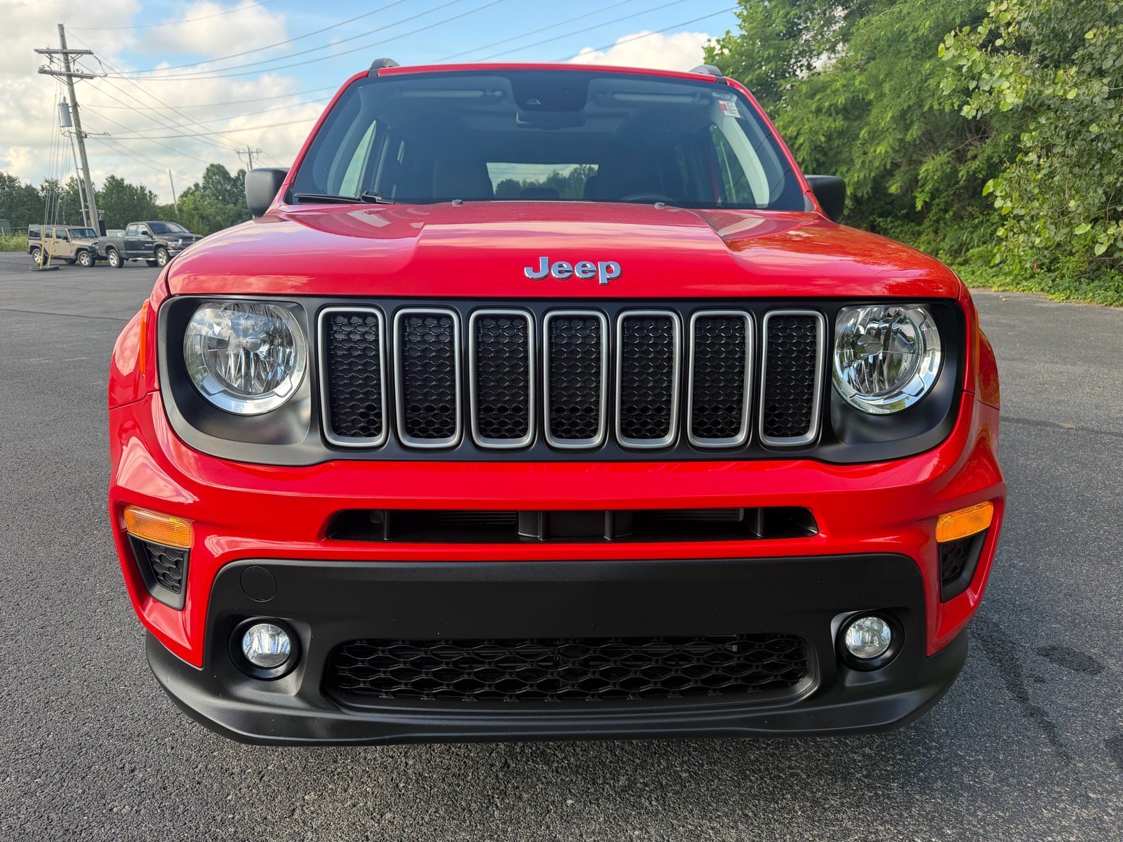 Used 2023 Jeep Renegade Latitude w/ Sun/Sound Group AWD/4WD image 5