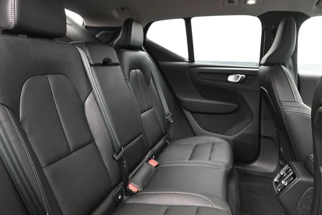 Used 2025 Volvo XC40 B5 Plus AWD/4WD image 32