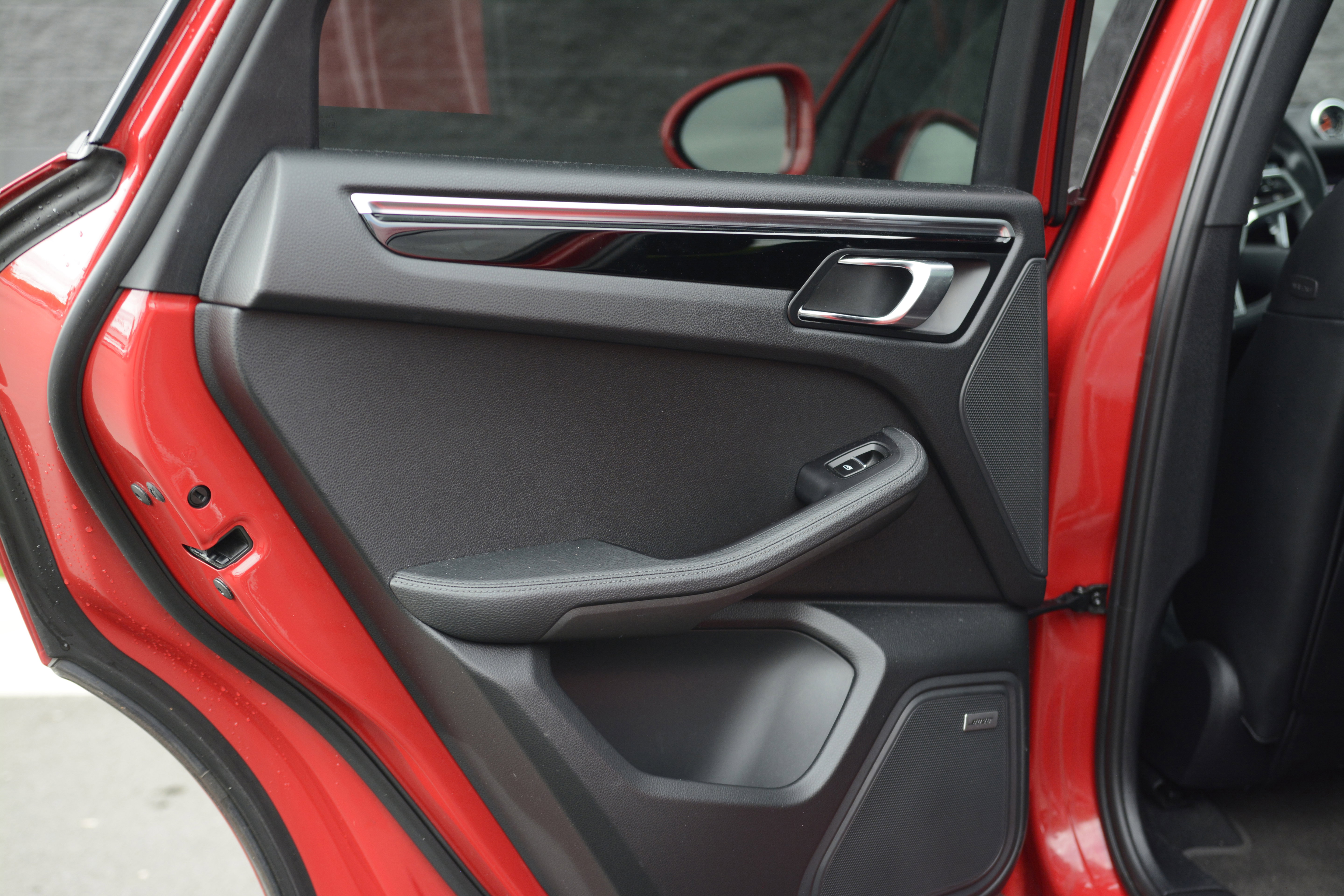 Certified 2020 Porsche Macan AWD/4WD image 30