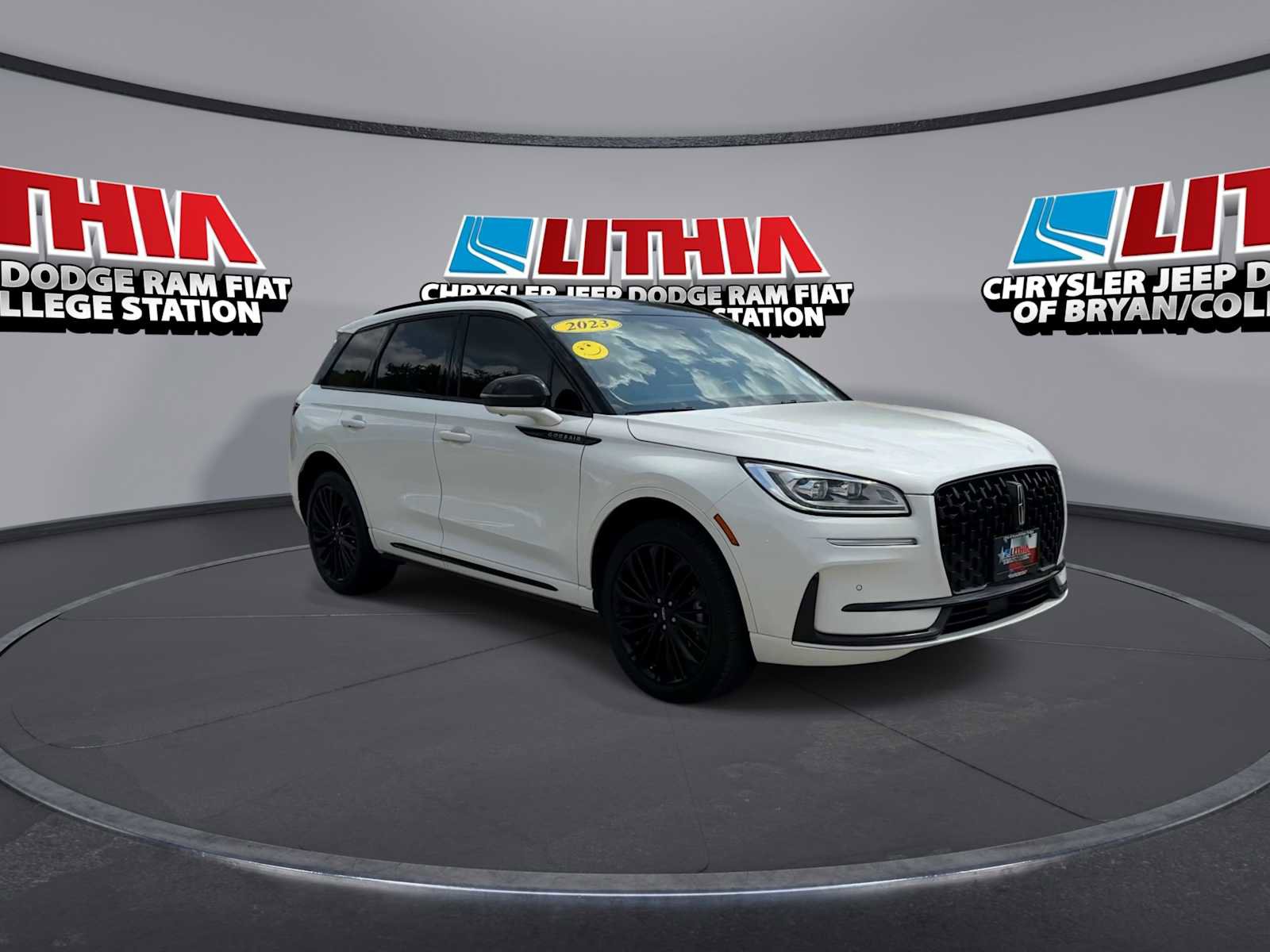 Used 2023 Lincoln Corsair Reserve w/ Equipment Group 201A image 2