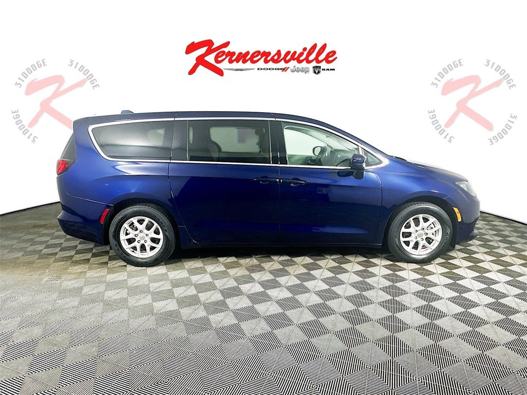 Used 2020 Chrysler Voyager LX image 8