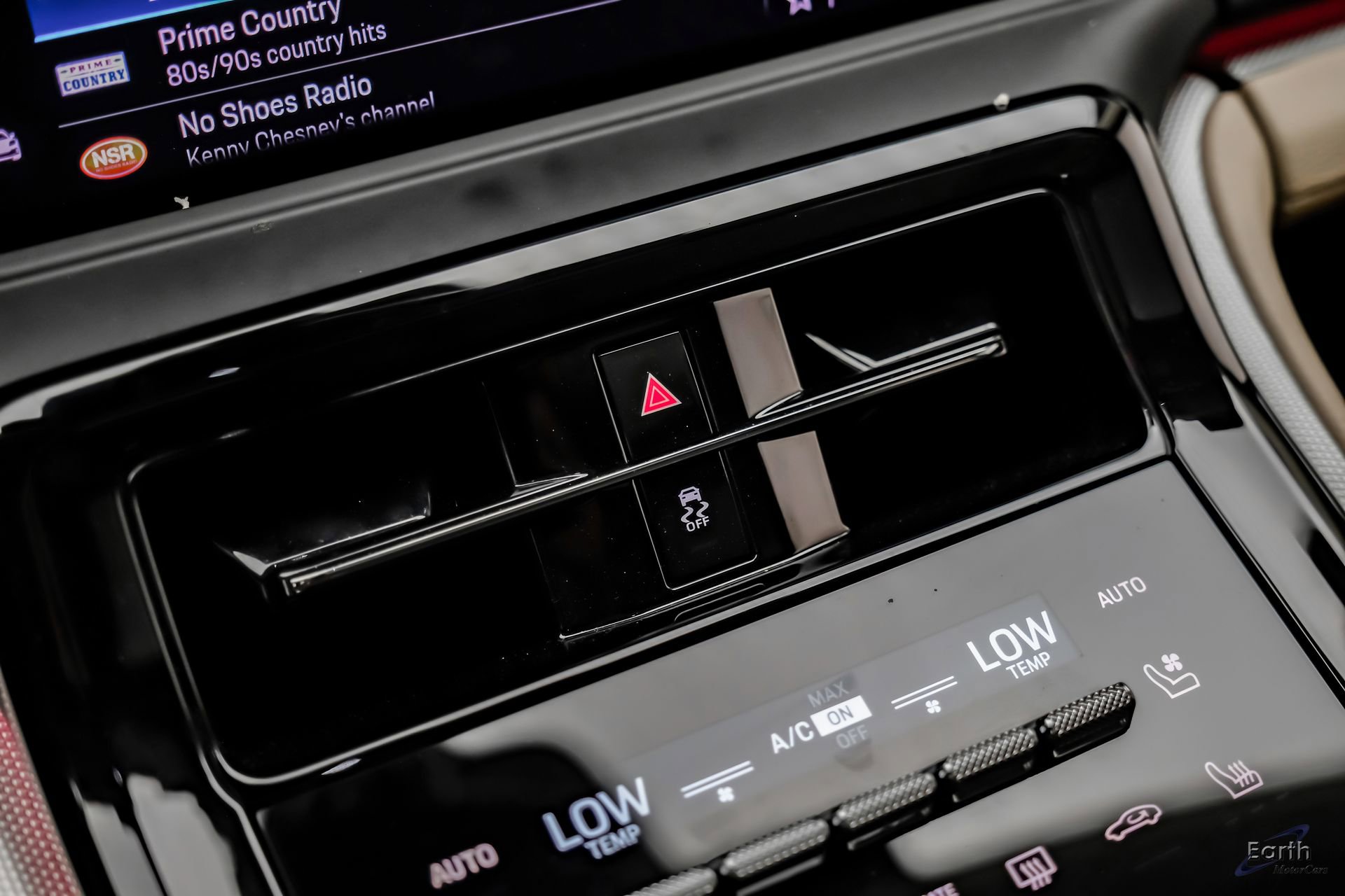 Used 2025 Porsche Panamera w/ Premium Package image 57