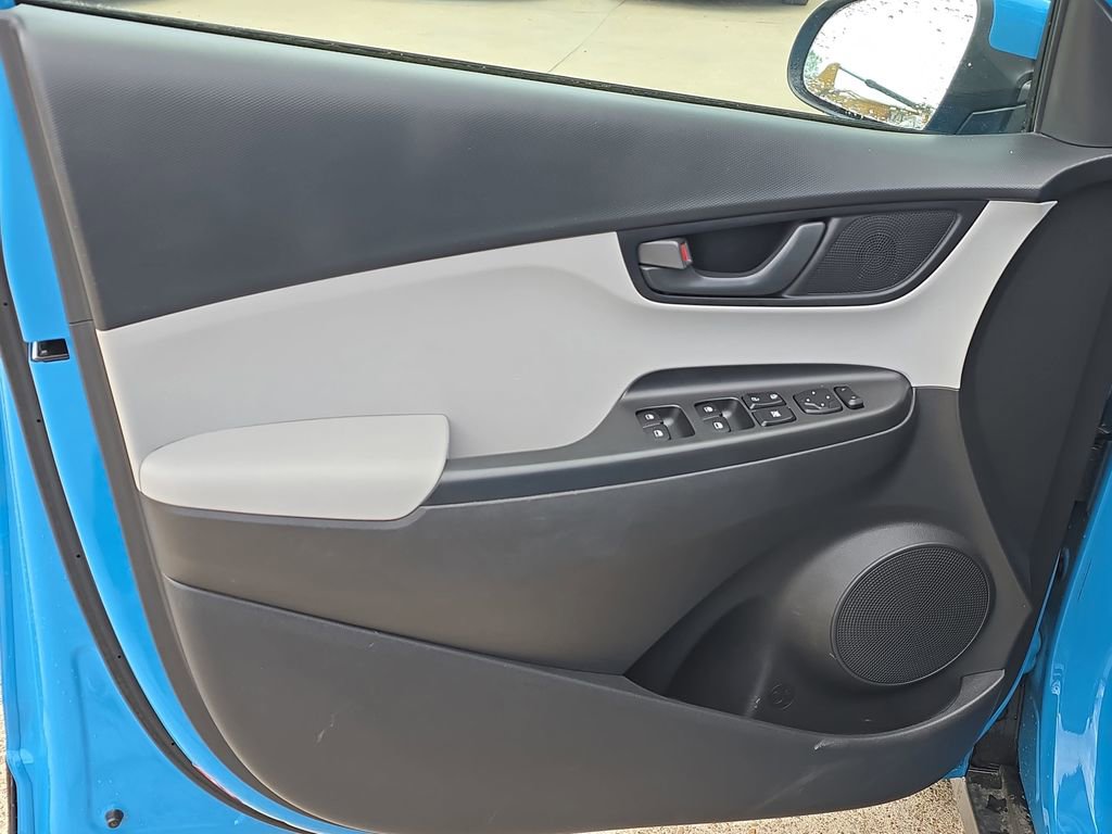 Used 2022 Hyundai Kona SEL image 24