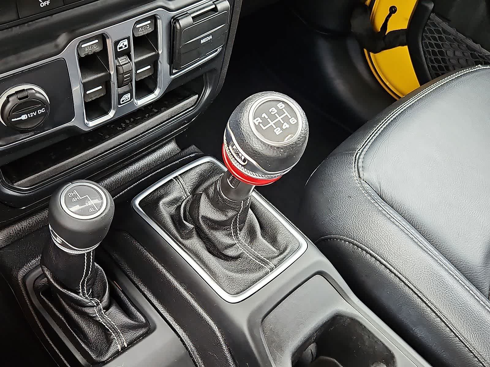 Used 2018 Jeep Wrangler Unlimited Sahara AWD/4WD image 21