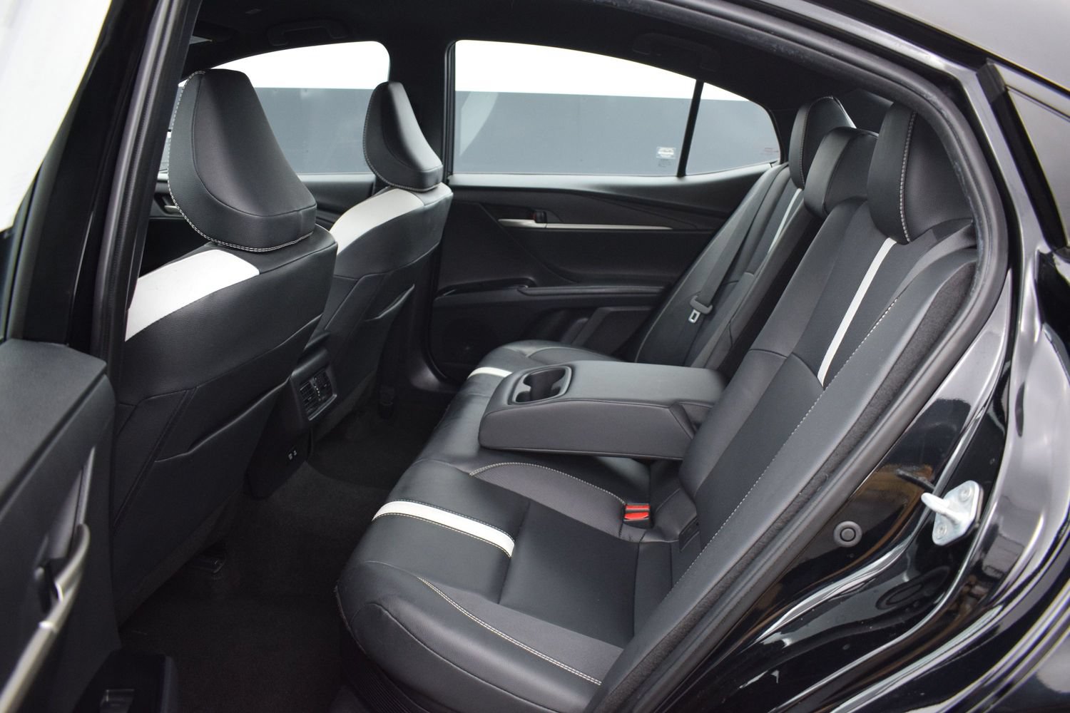 Used 2025 Toyota Camry SE FWD image 12