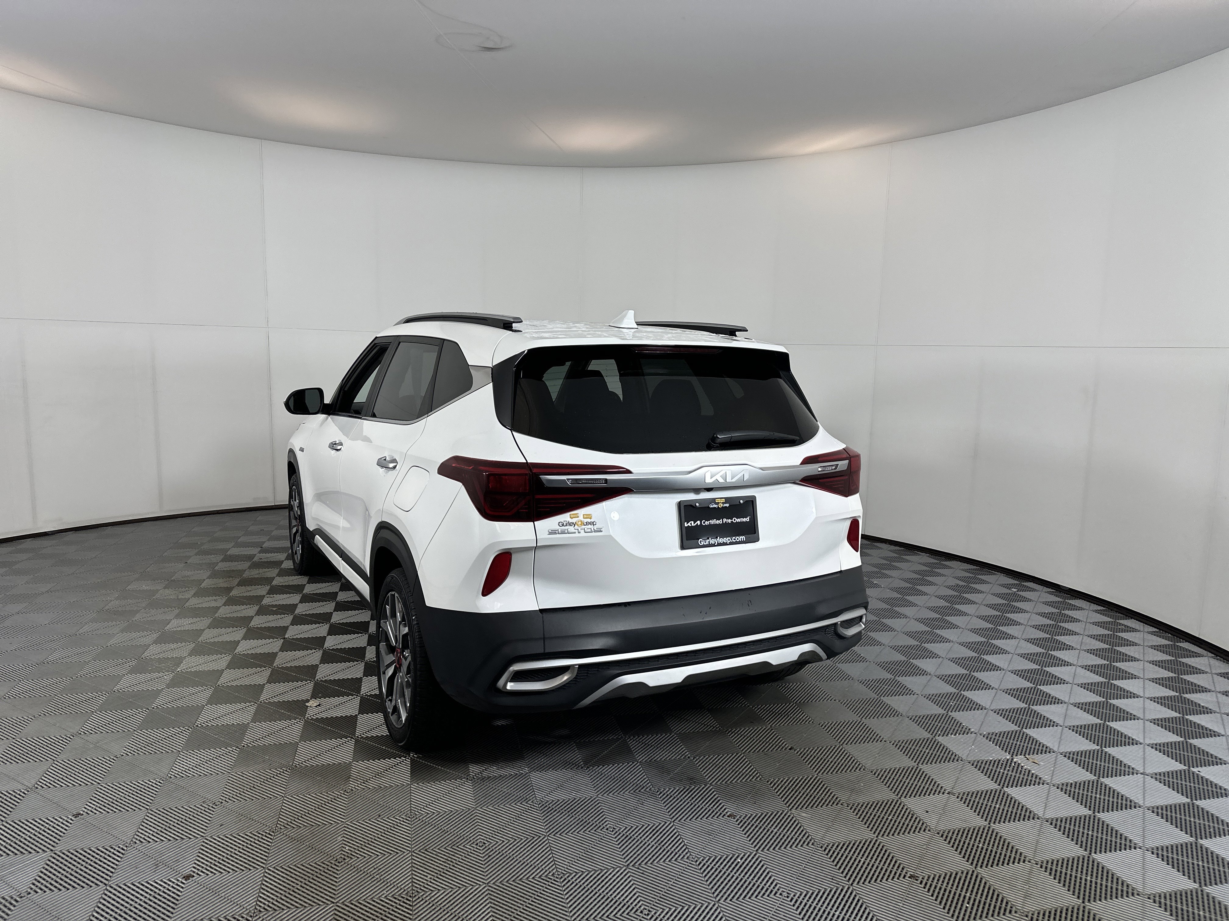 Certified 2023 Kia Seltos SX w/ SX Sunroof Package image 8