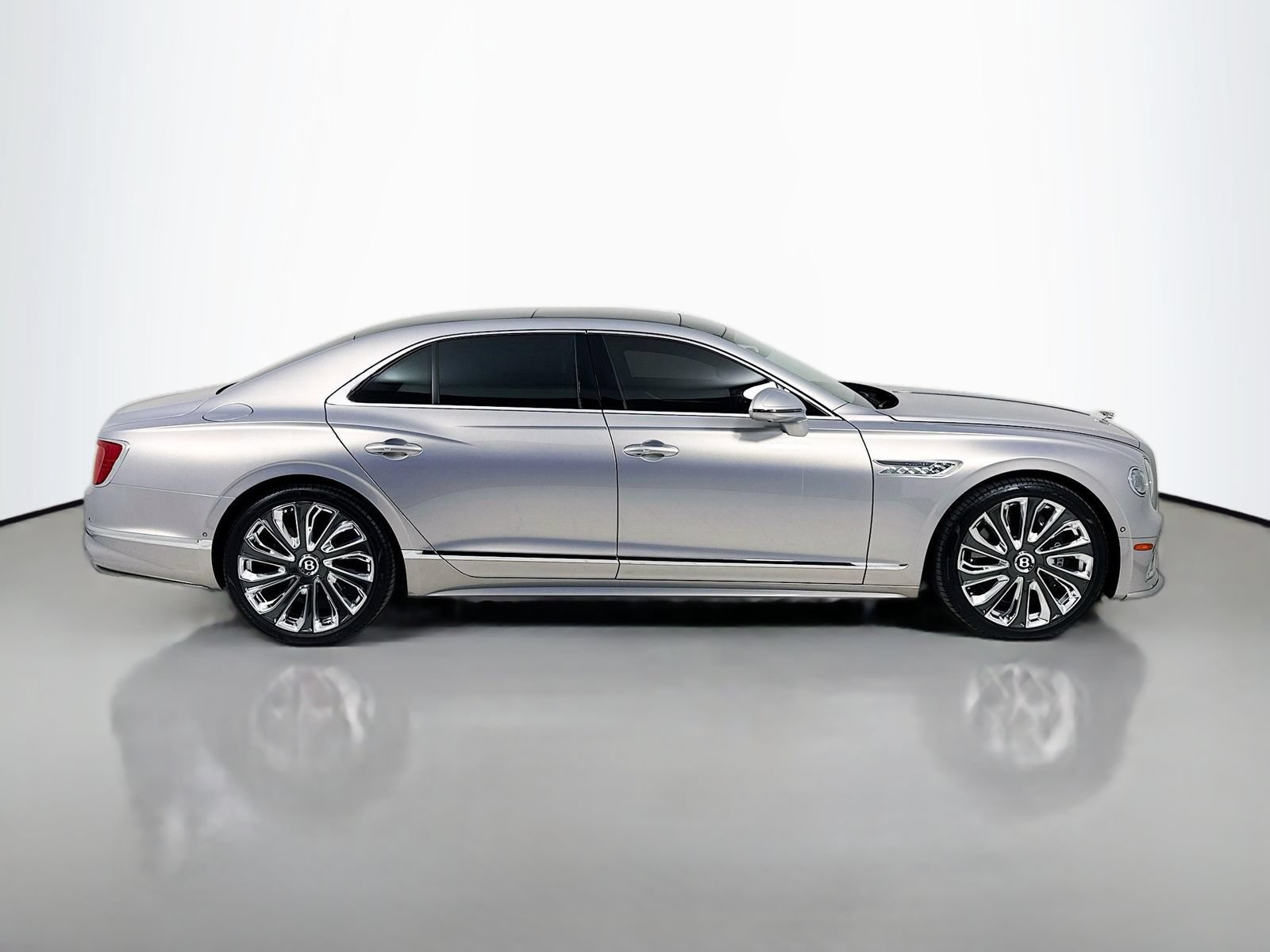 Used 2025 Bentley Flying Spur Plug-In Hybrid AWD/4WD image 9