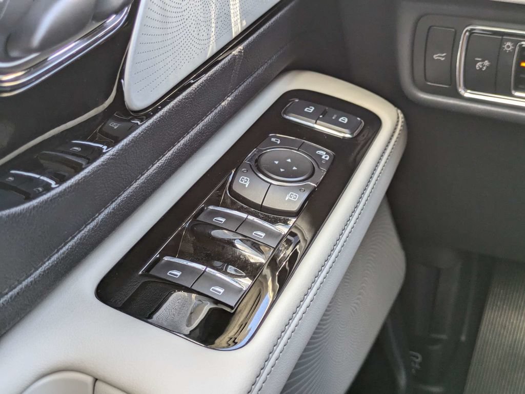 Certified 2026 Lincoln Aviator Reserve w/ Luxury Package RWD image 27