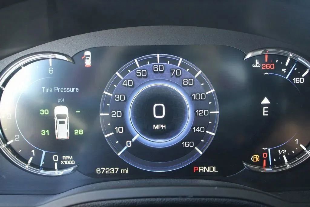 Used 2018 Cadillac Escalade Premium Luxury image 13