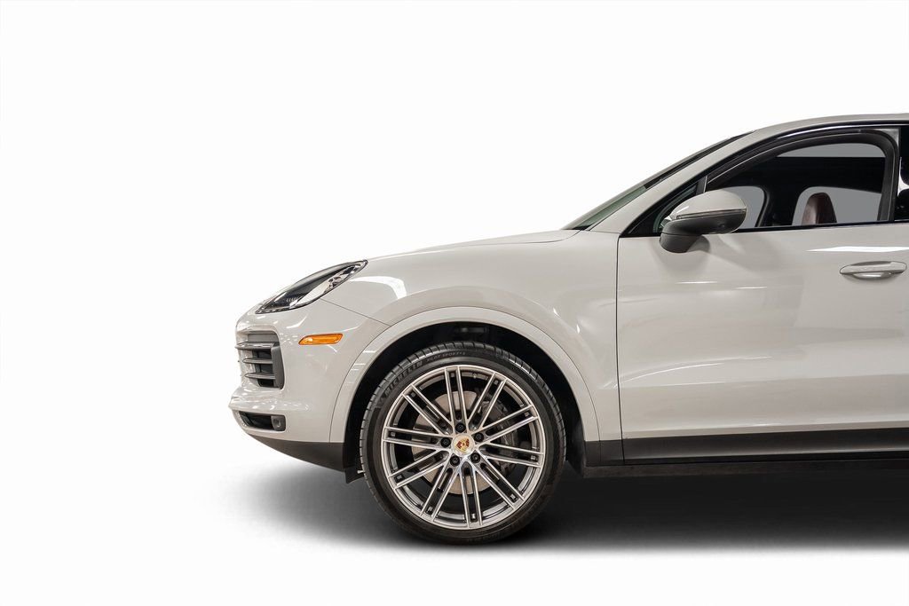 Used 2023 Porsche Cayenne Platinum Edition image 16