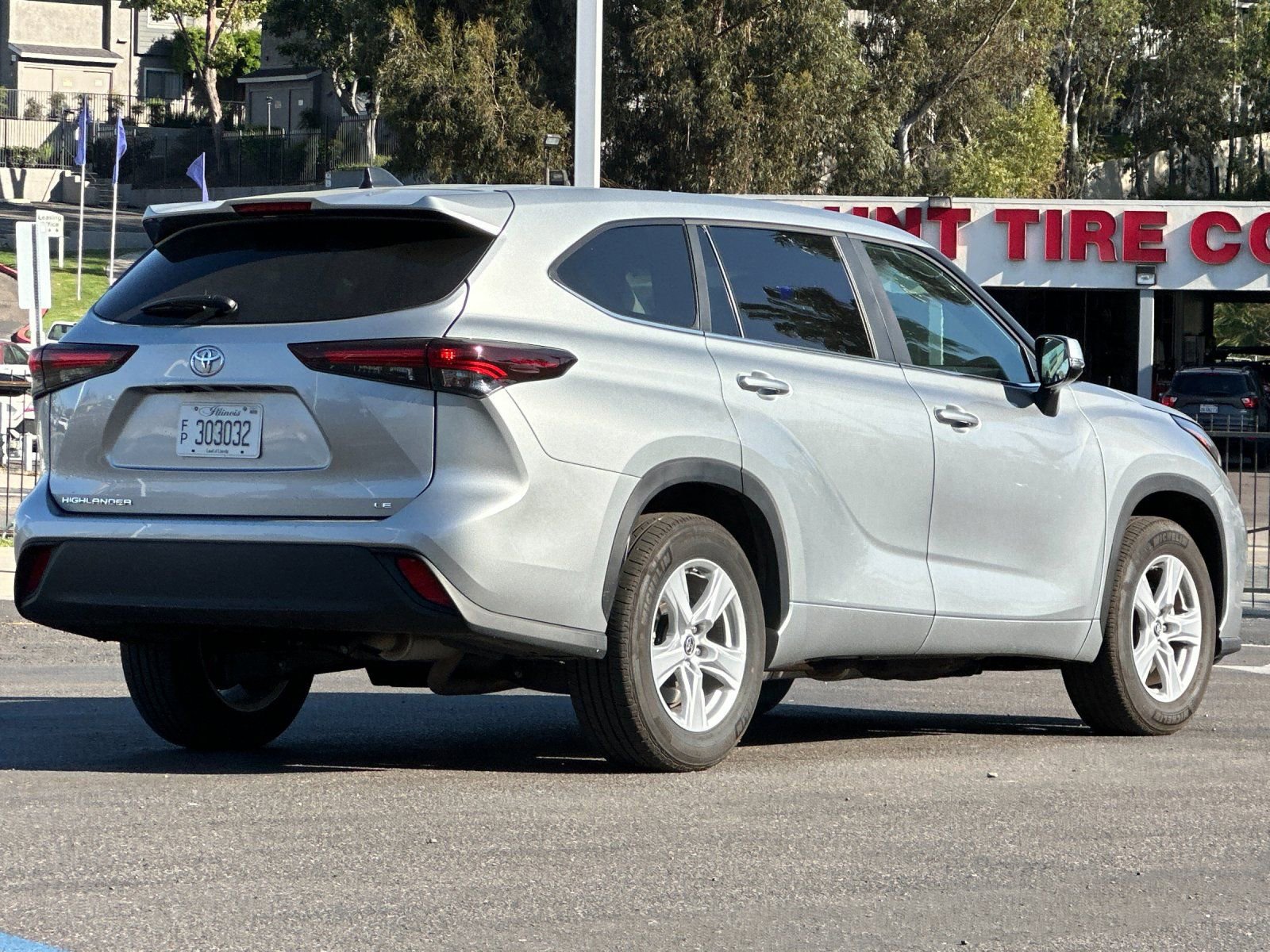 Used 2025 Toyota Highlander LE image 5