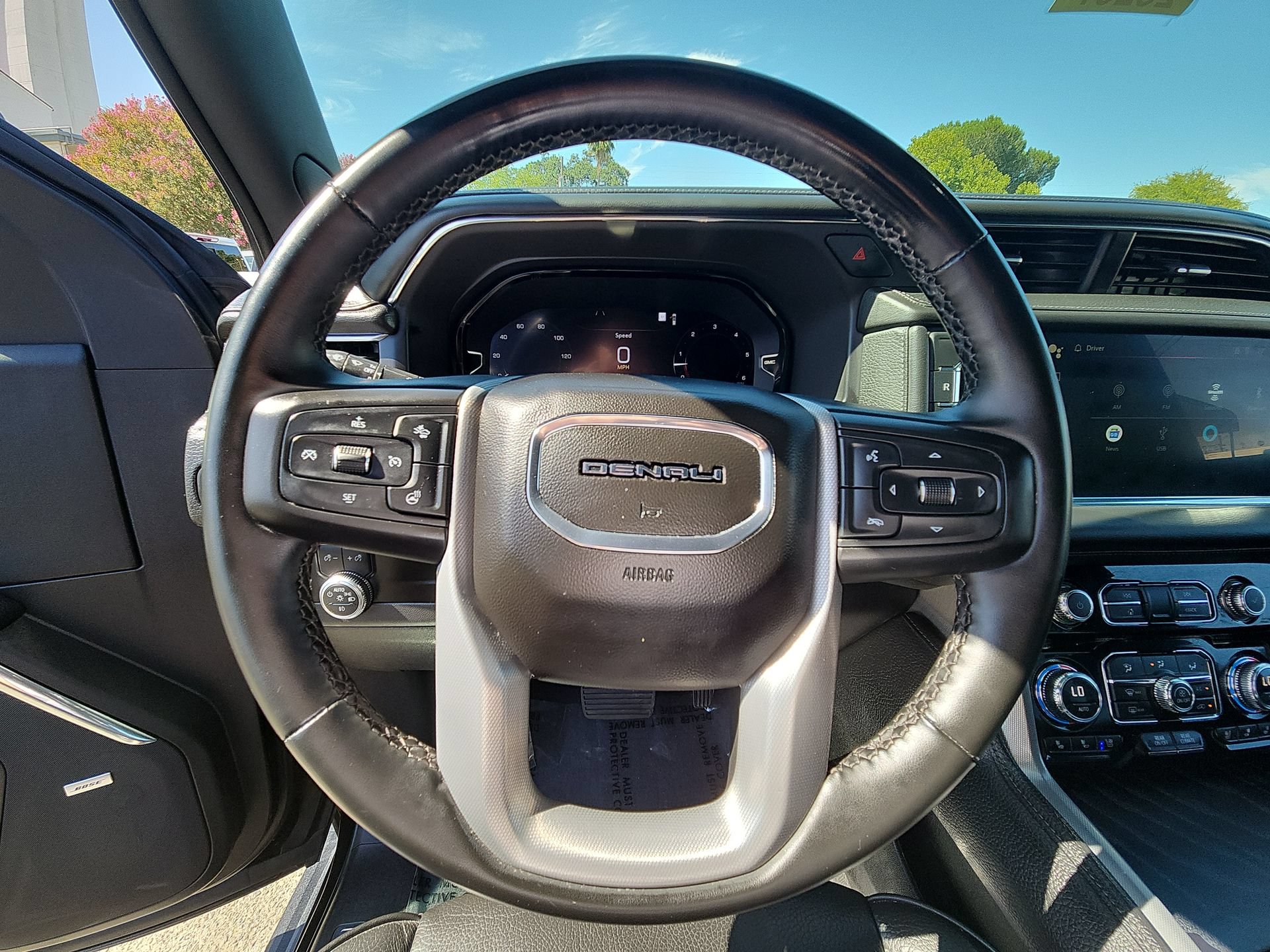 Used 2023 GMC Yukon XL Denali AWD/4WD image 11