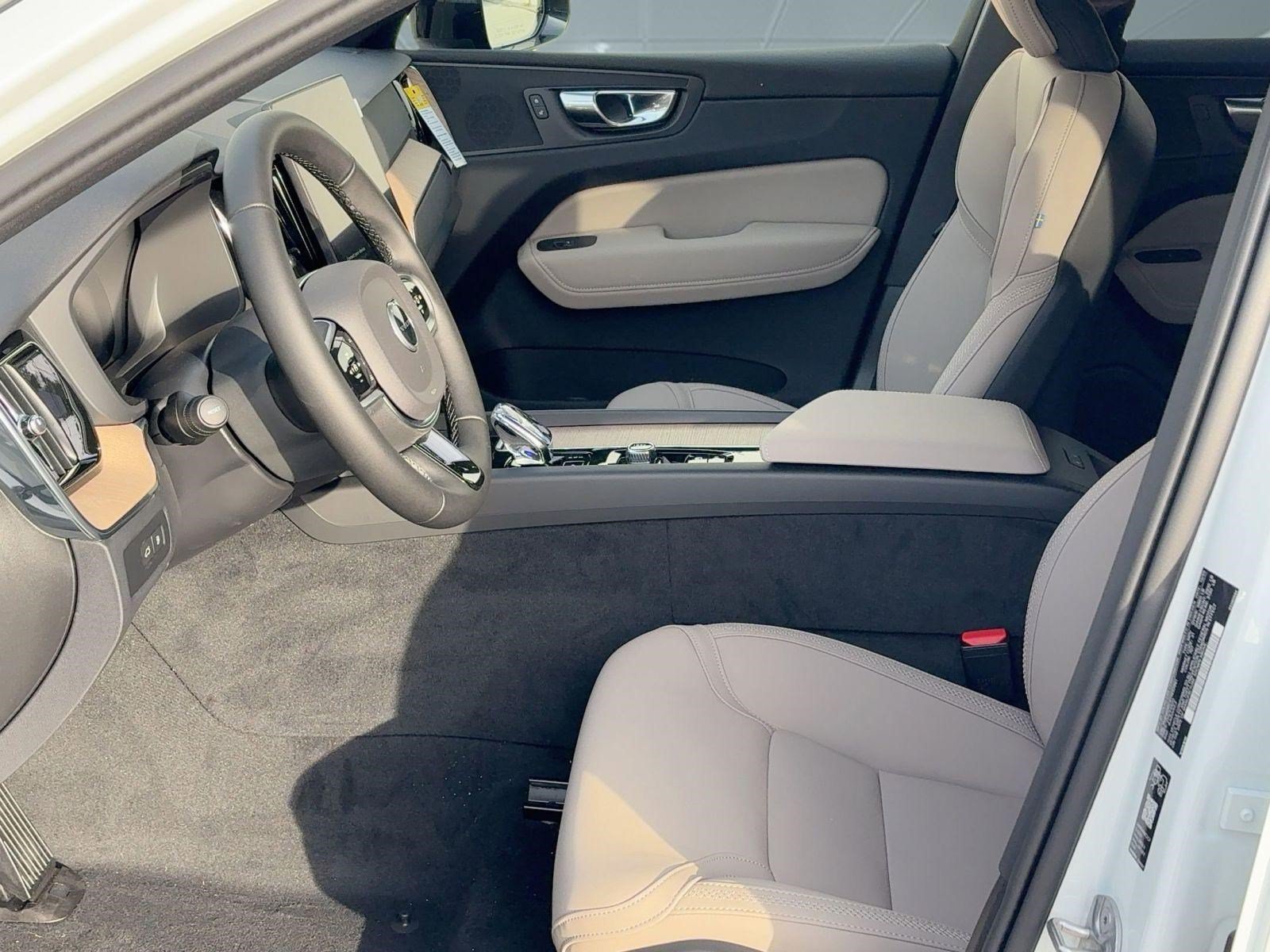 New 2026 Volvo XC60 T8 Plus w/ Protection Package Premier AWD/4WD image 5