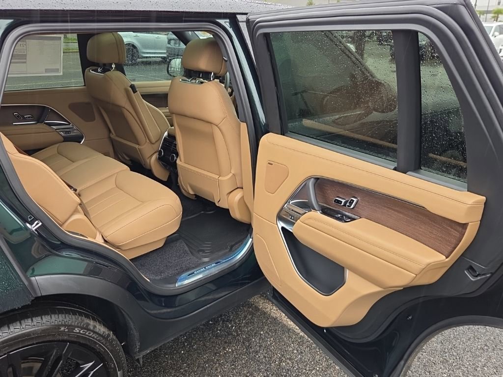 New 2026 Land Rover Range Rover Long Wheelbase SE AWD/4WD image 17