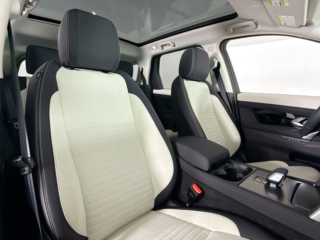 Used 2025 Land Rover Discovery Sport S image 14