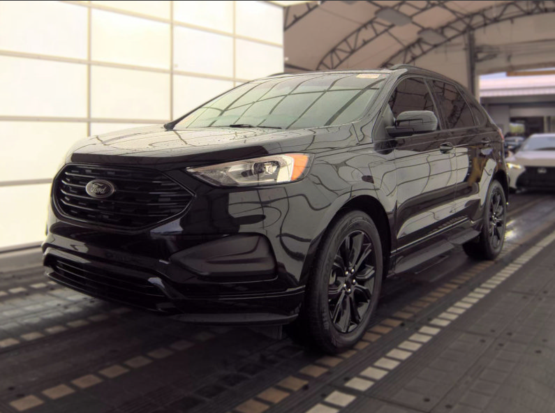 Used 2024 Ford Edge SE w/ Black Appearance Package