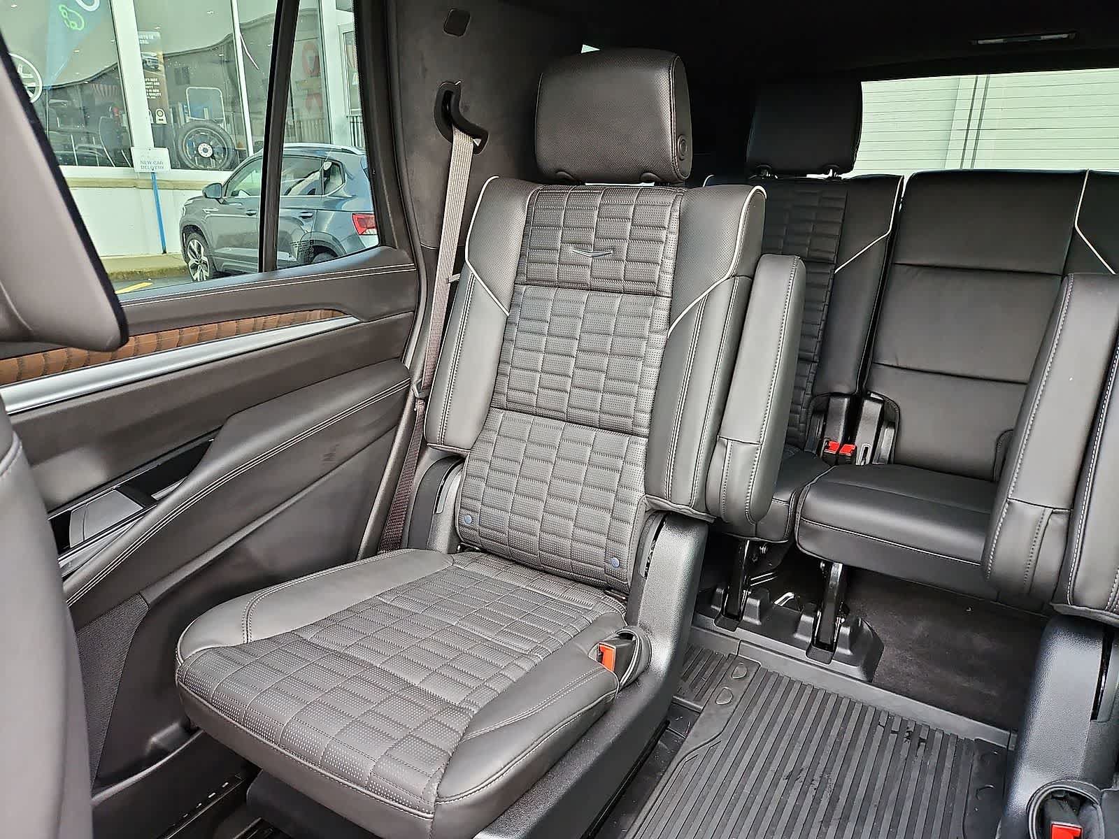 Used 2026 Cadillac Escalade Platinum Sport w/ LPO, ONYX Package AWD/4WD image 13