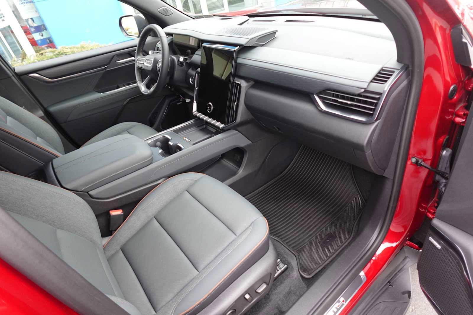 Used 2025 GMC Acadia AT4 w/ Luxury Package image 33