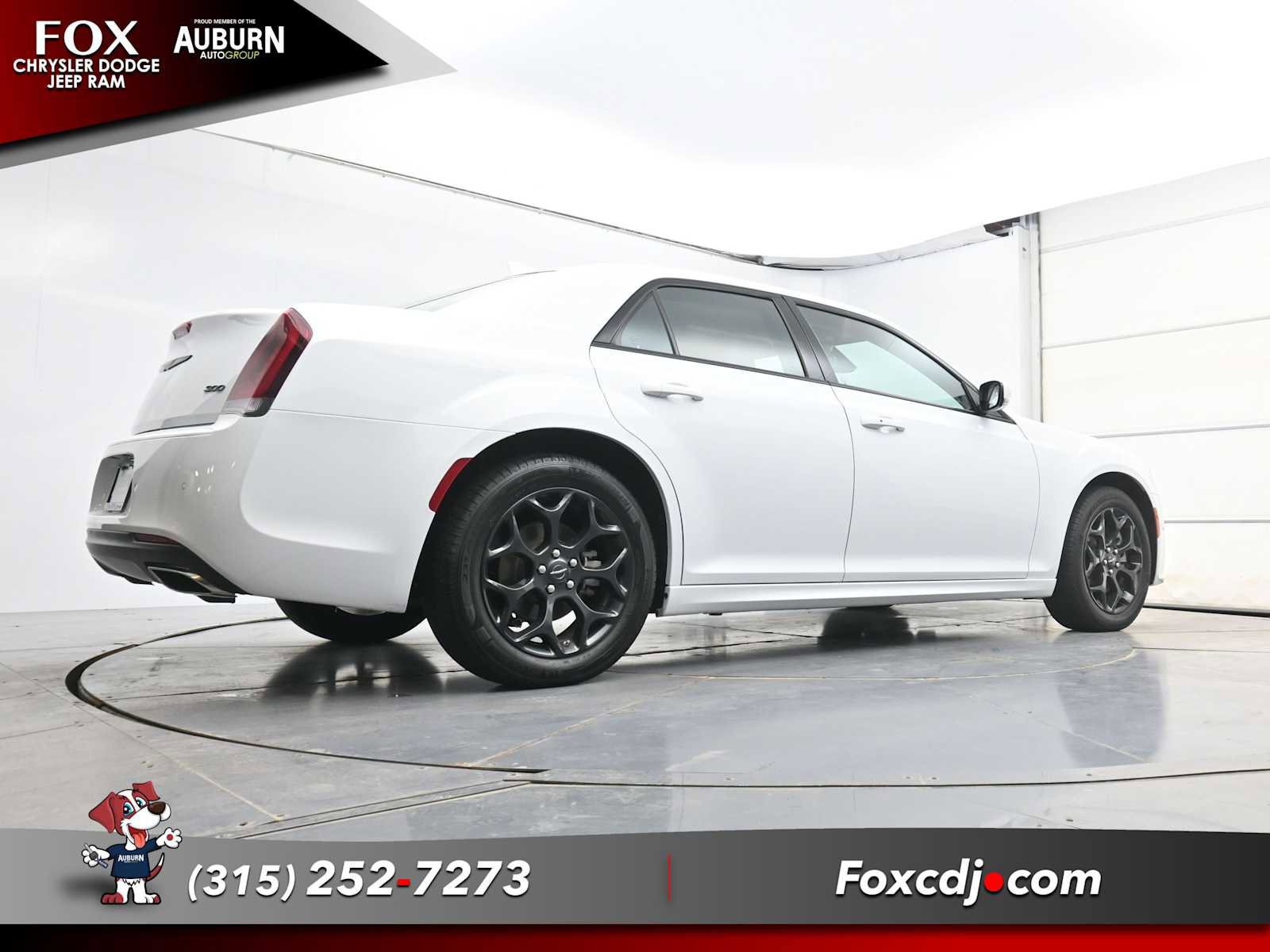 Used 2023 Chrysler 300 Touring L w/ Comfort Group image 22