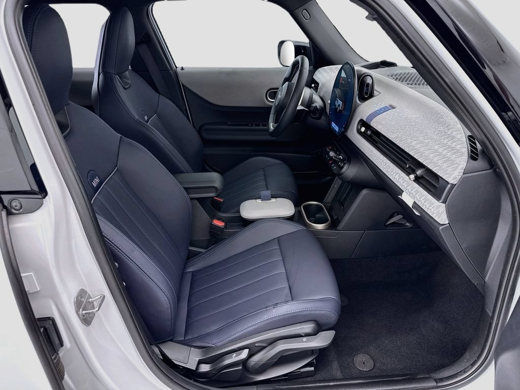 Certified 2026 MINI Cooper 4-Door Hardtop FWD image 22