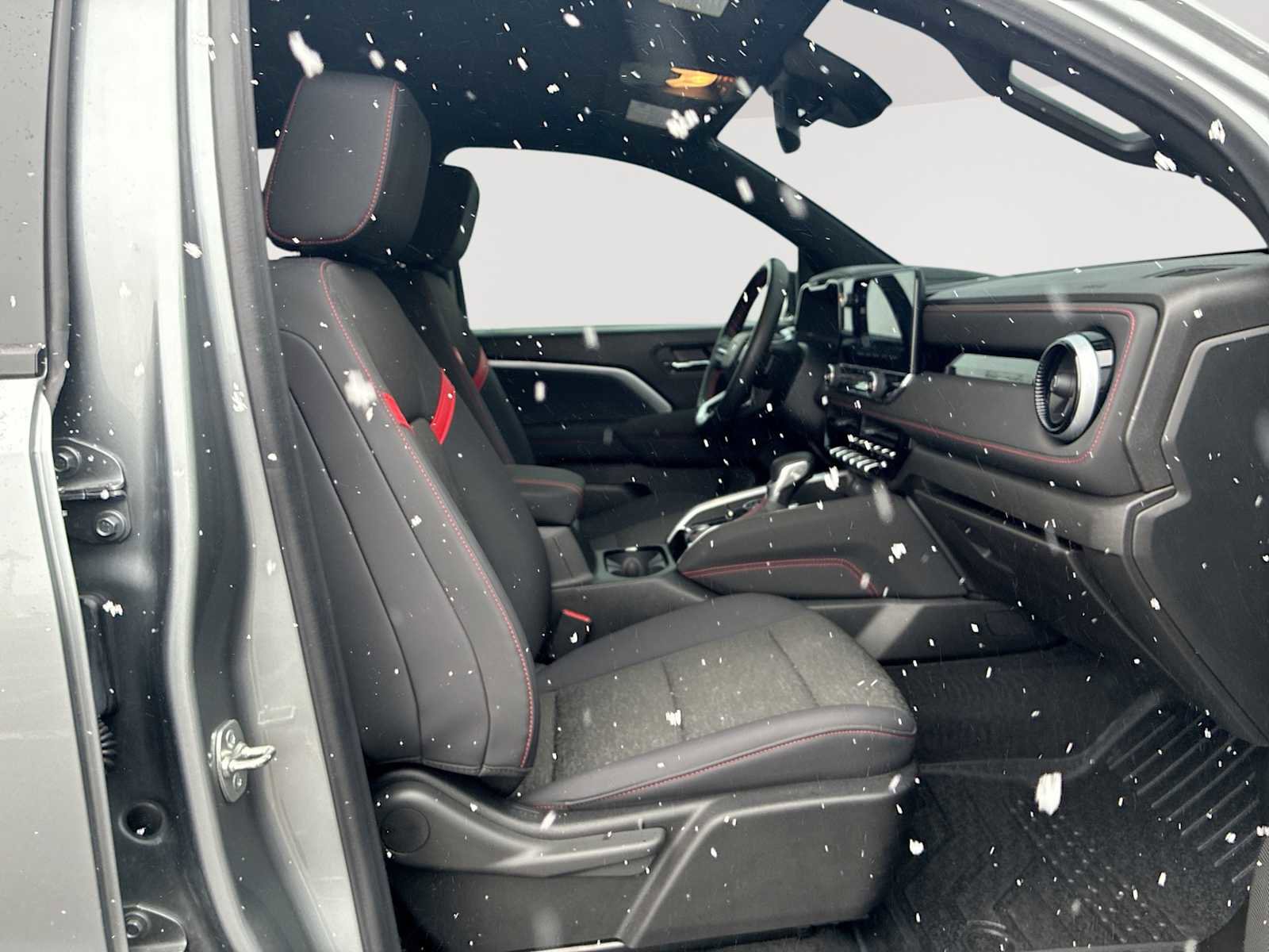 Certified 2024 Chevrolet Colorado Z71 w/ Z71 Convenience Package 2 image 28