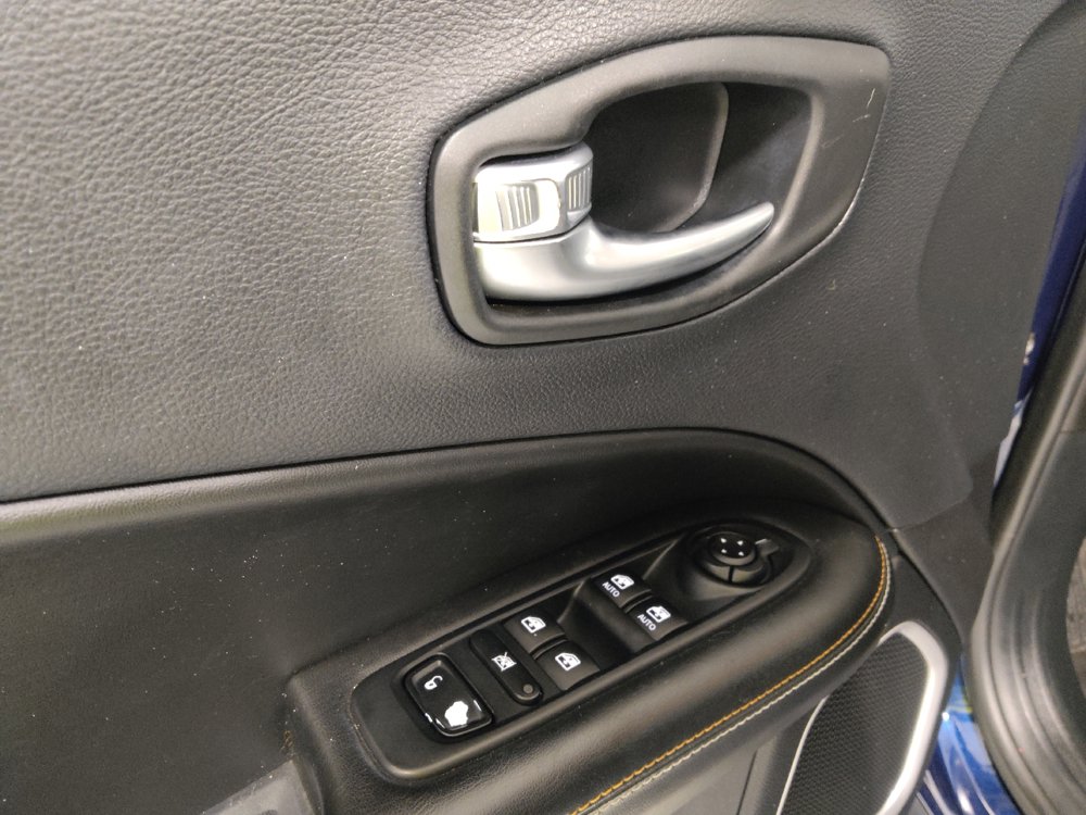 Used 2018 Jeep Compass Latitude AWD/4WD image 27
