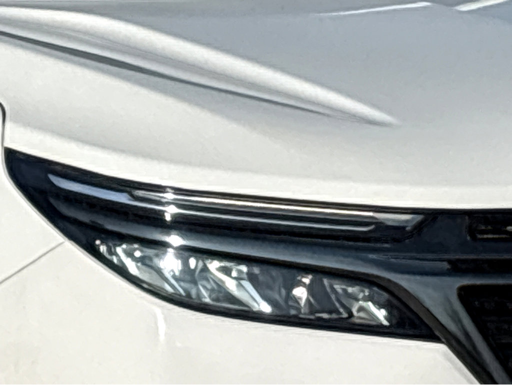 Used 2023 Chevrolet Equinox RS w/ LPO, Floor Liner Package image 19