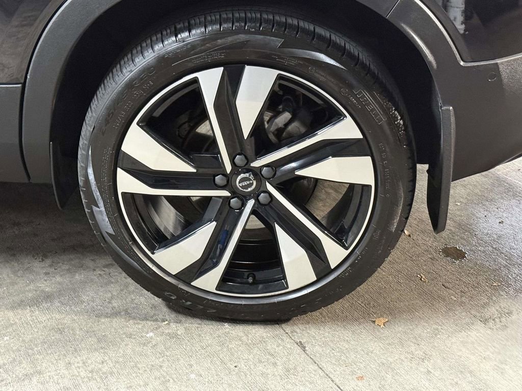 Used 2024 Volvo XC40 B5 Ultimate w/ Protection Package Premier AWD/4WD image 13