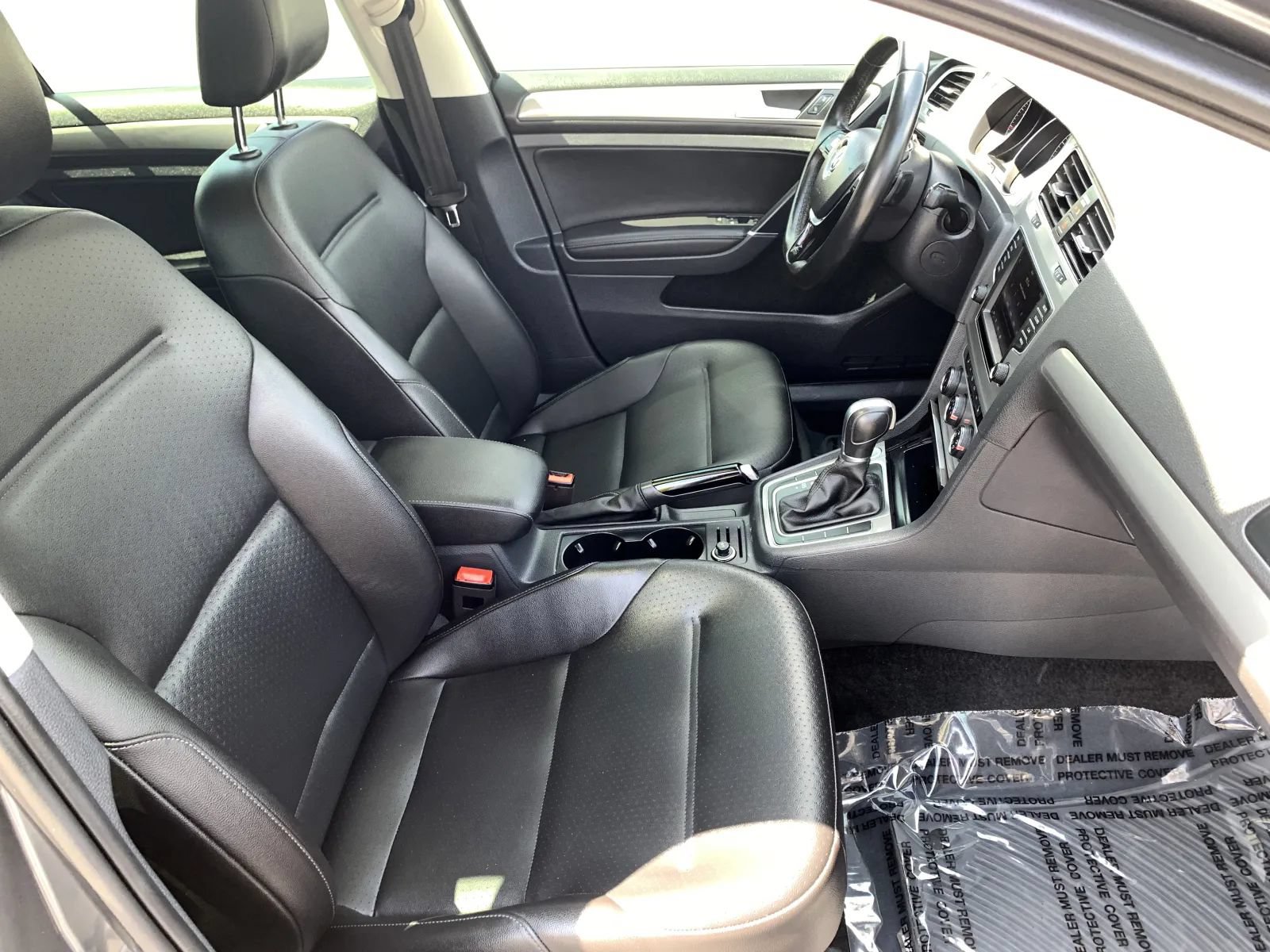 Used 2017 Volkswagen Golf 4-Door FWD image 30