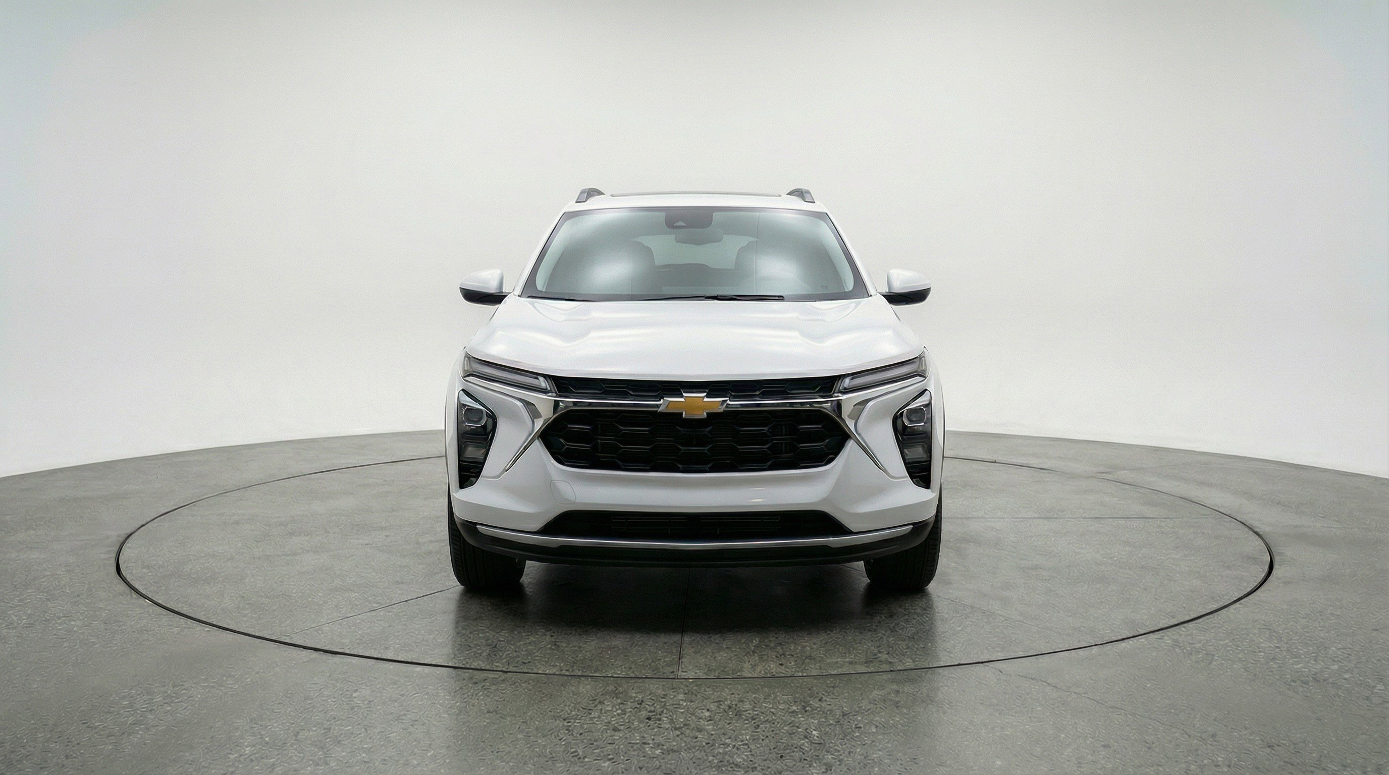 Used 2025 Chevrolet Trax LT image 2