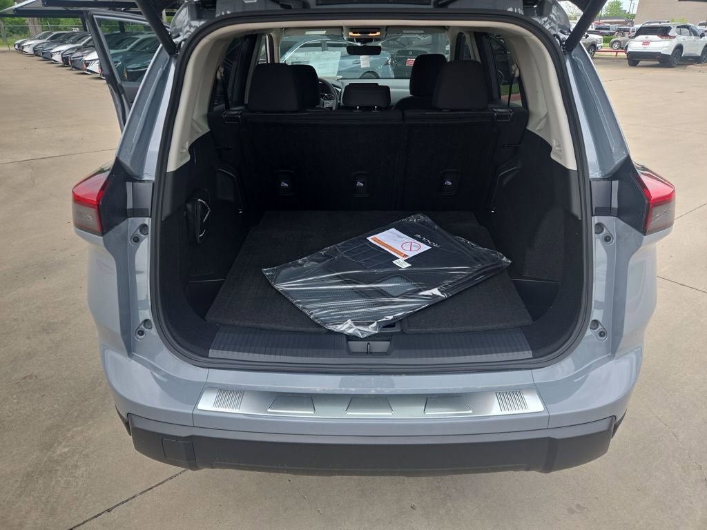 New 2026 Nissan Rogue SV FWD image 31