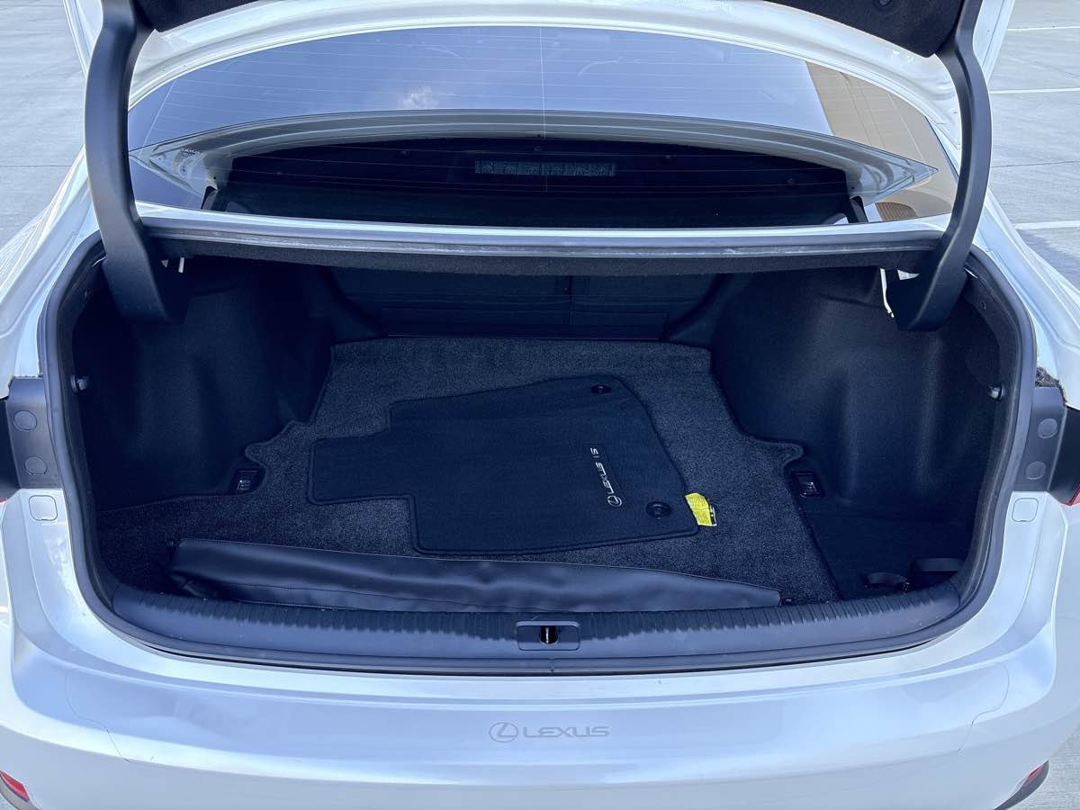 Used 2016 Lexus IS 200t image 12