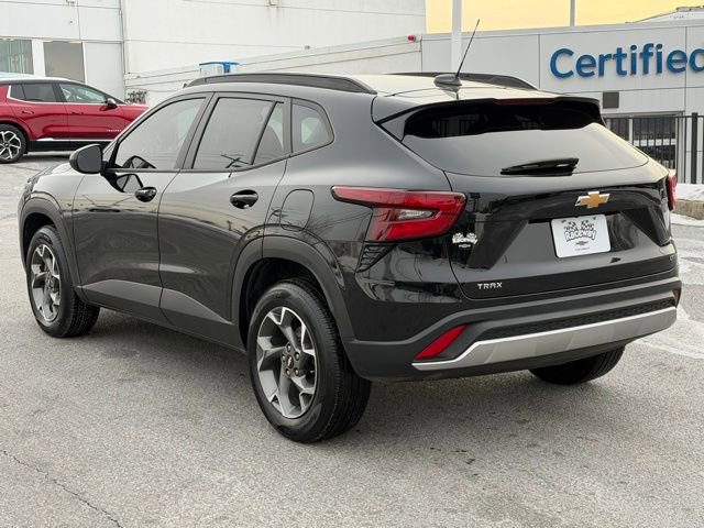 Certified 2024 Chevrolet Trax LT w/ Driver Confidence Package image 12