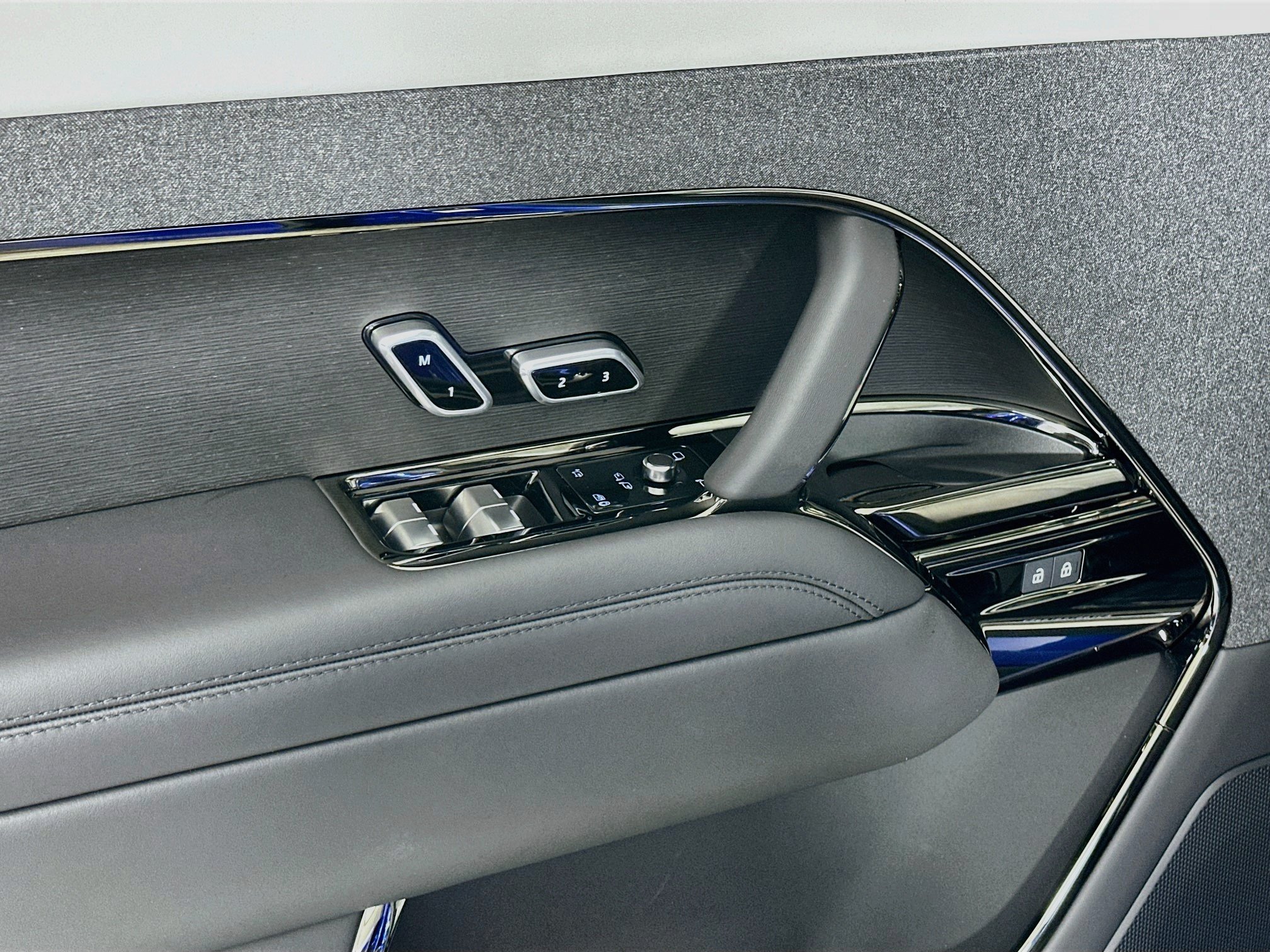 New 2026 Land Rover Range Rover Sport Autobiography AWD/4WD image 15