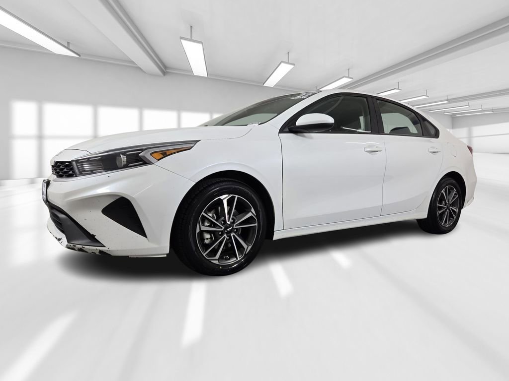 Used 2022 Kia Forte LXS image 2