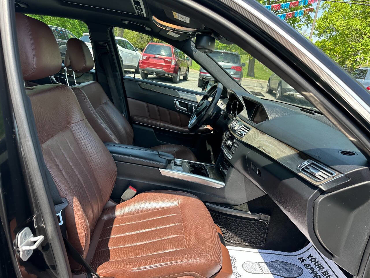 Used 2014 Mercedes-Benz E 550 4MATIC Sedan image 38
