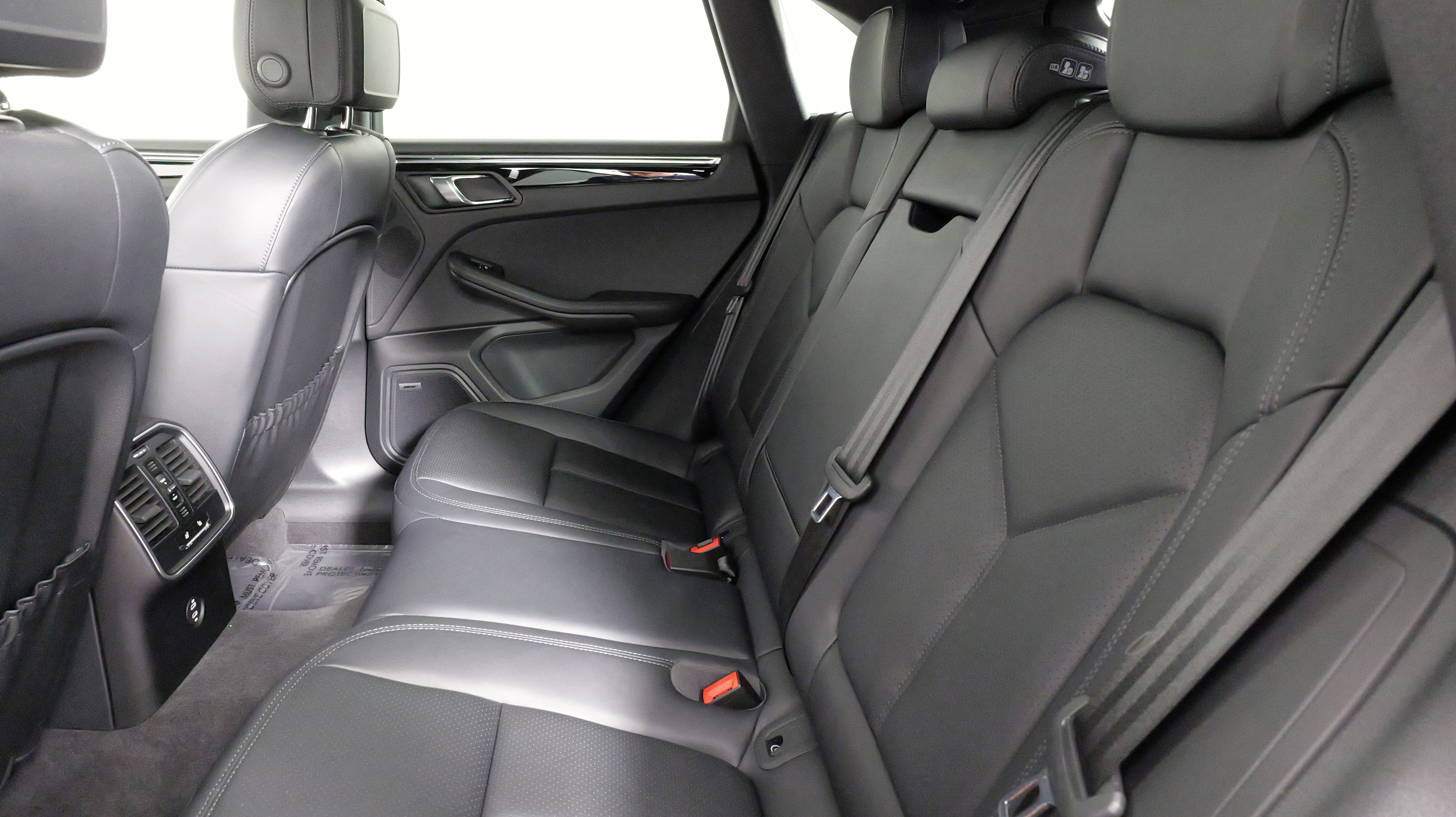 Used 2025 Porsche Macan image 40