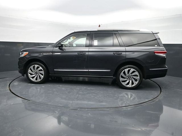Used 2023 Lincoln Navigator Reserve image 5