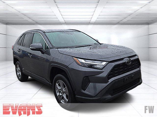 Used 2025 Toyota RAV4 XLE image 1