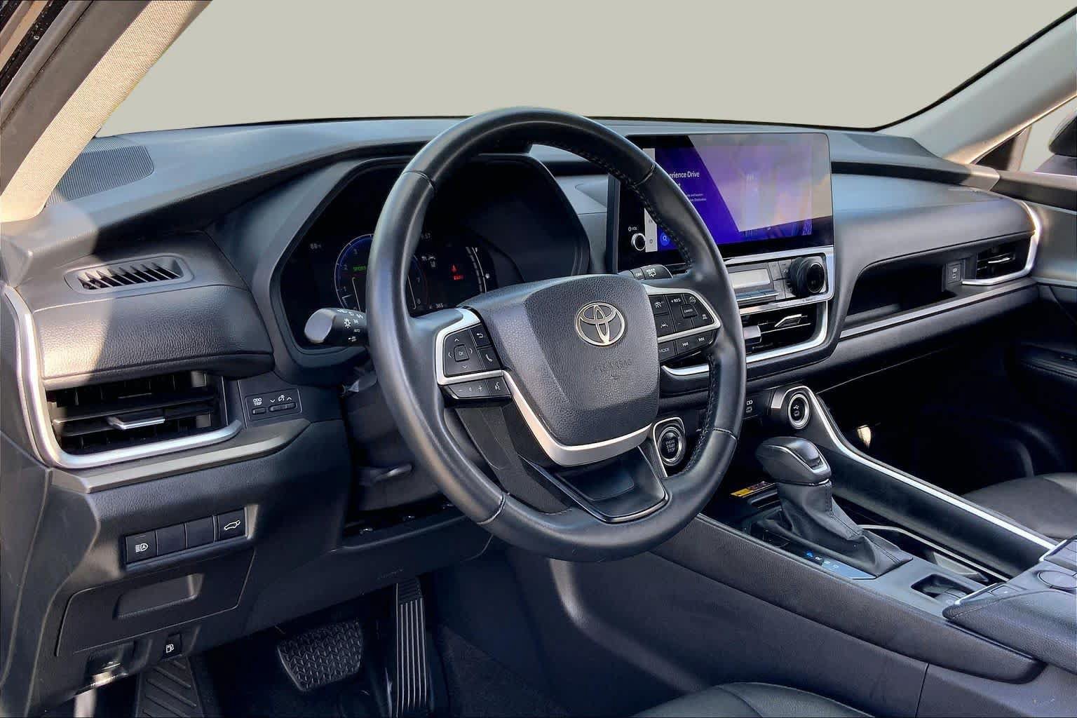 Used 2025 Toyota Grand Highlander AWD image 17
