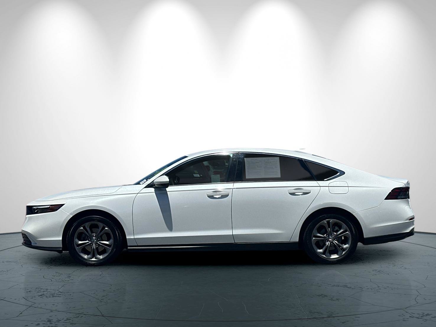 Used 2023 Honda Accord EX image 7