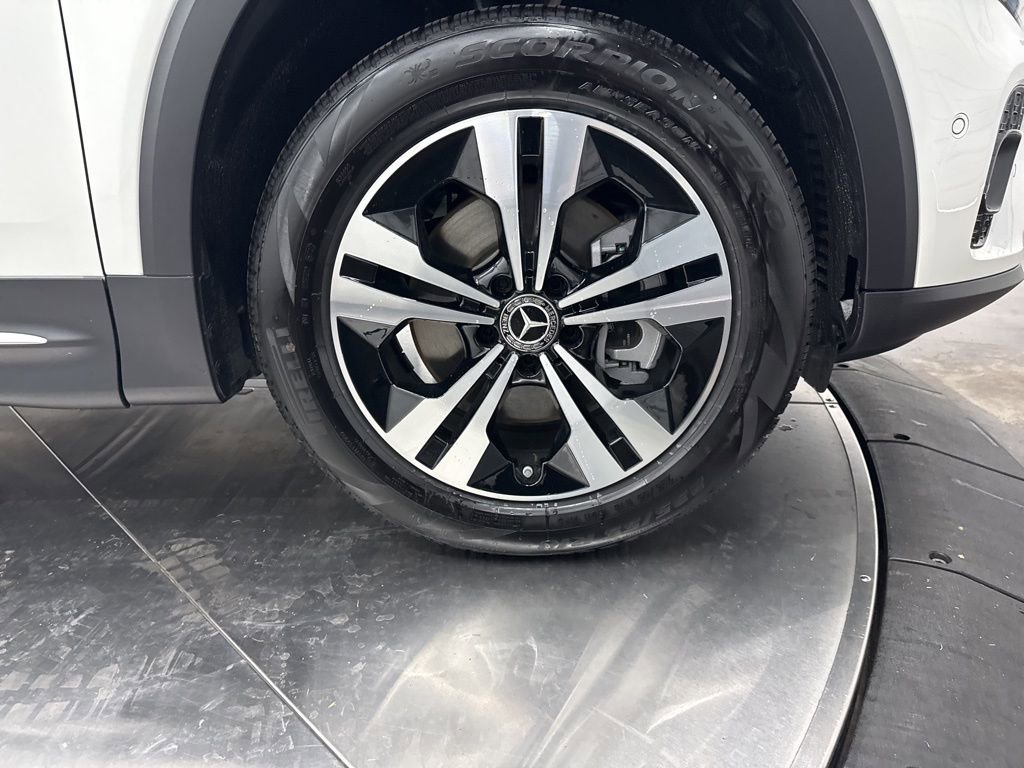 Used 2026 Mercedes-Benz GLB 250 image 9