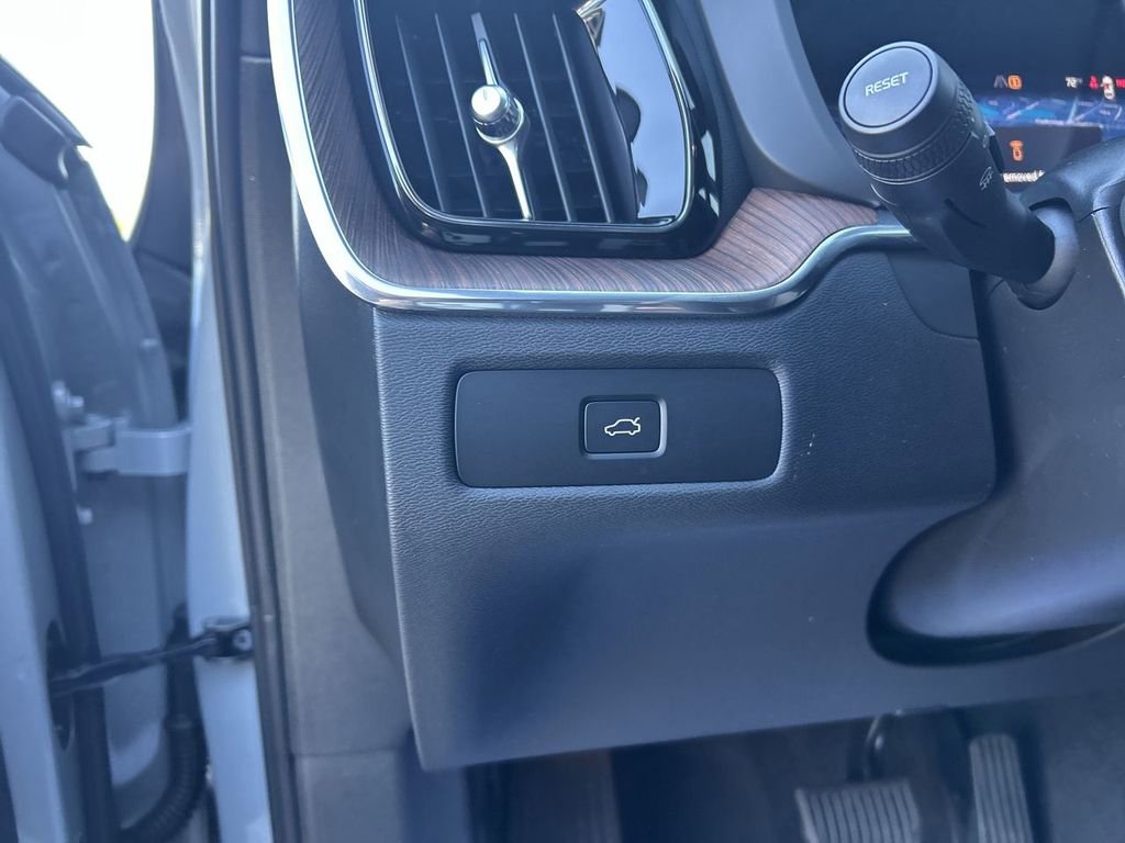 Certified 2024 Volvo XC60 B5 Plus w/ Climate Package image 17