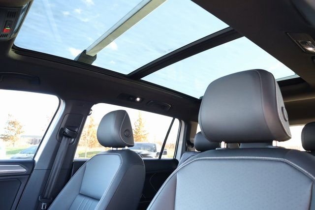 Used 2023 Volkswagen Tiguan SE R-Line image 21