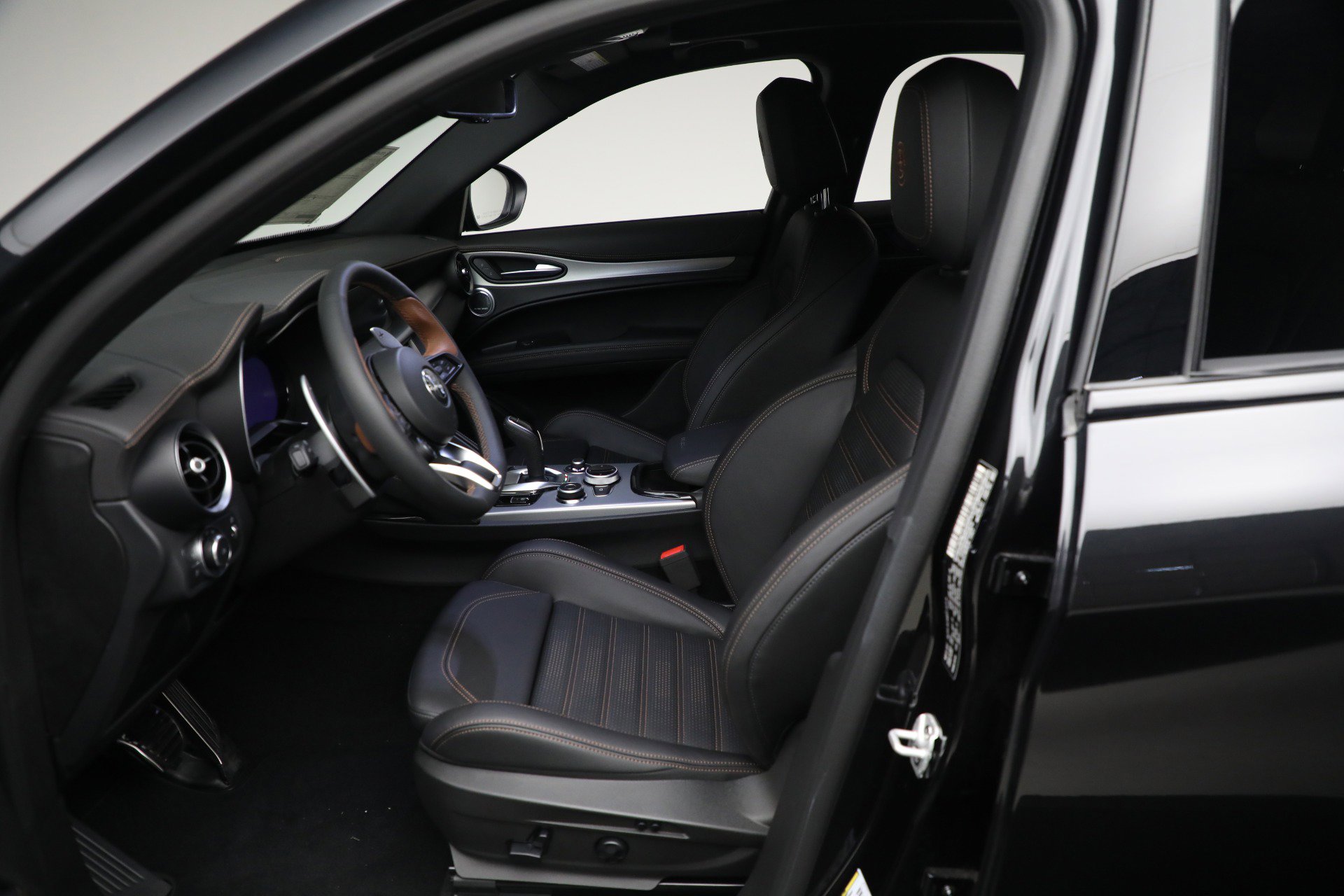 New 2025 Alfa Romeo Stelvio Sprint image 18