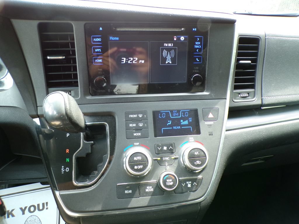 Used 2016 Toyota Sienna SE FWD image 24
