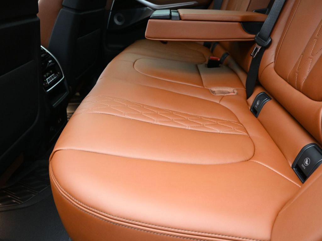 New 2026 BMW X5 M60i image 17