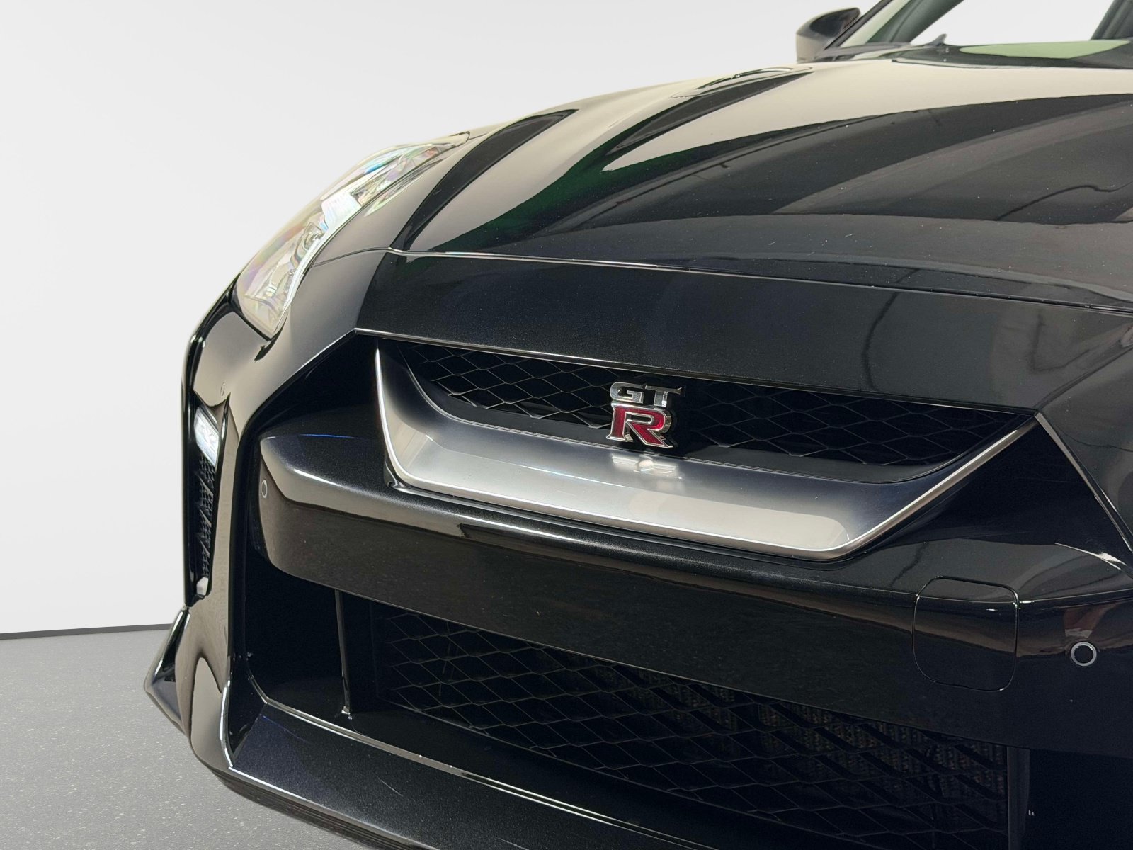 Used 2021 Nissan GT-R Premium AWD/4WD image 11