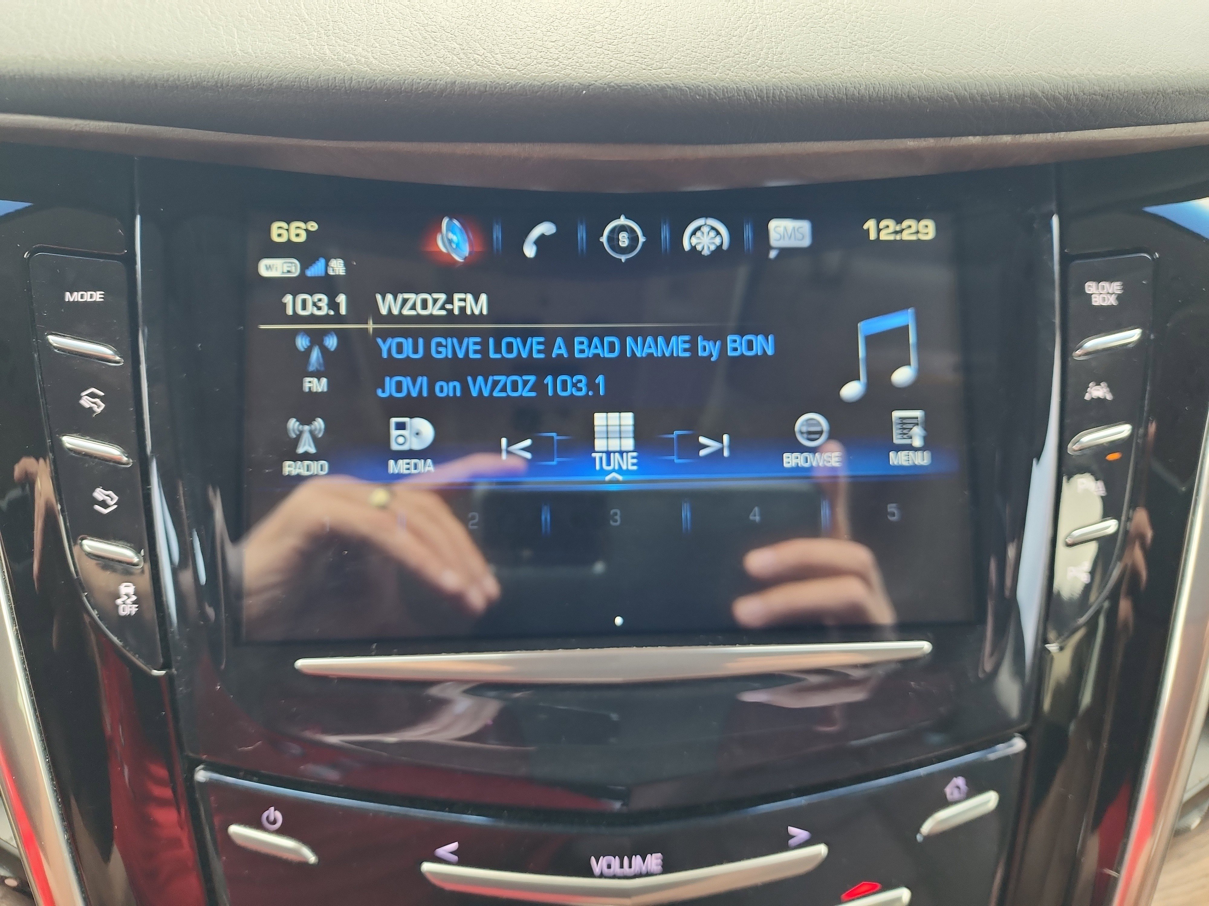 Certified 2020 Cadillac Escalade Premium Luxury w/ LPO, Radiant Package AWD/4WD image 18